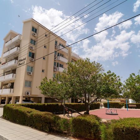 Blu Mackenzie 1 Bdr Flat With Pool Apartment Larnaca Exterior foto